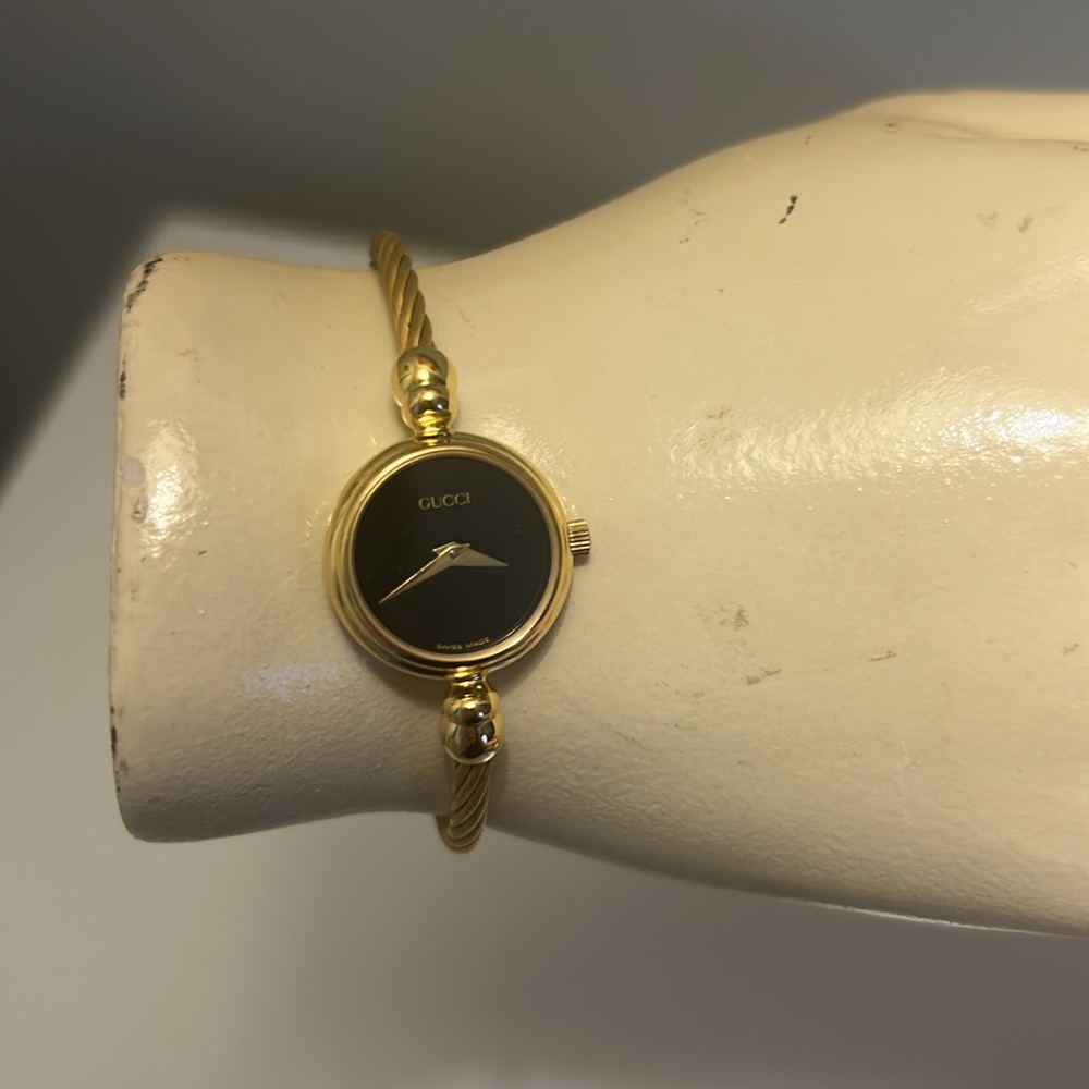 Gucci 2700l gold vintage women's watch cable twist bangle